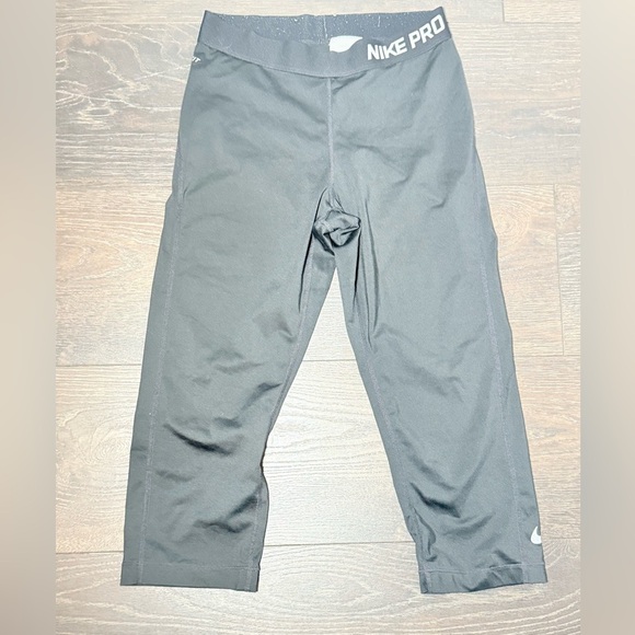Nike Pro Women’s Crop Leggings - Picture 1 of 7